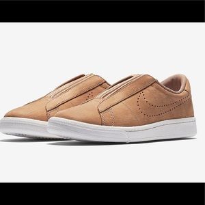 Nike Tennis Classic Ease EZ Shoes / tan suede